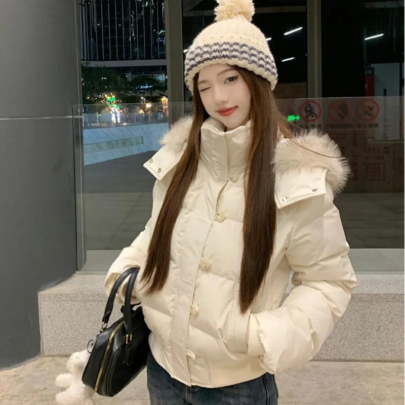 سترة نسائية بغطاء للرأس من الفرو ملابس خارجية للخريف والشتاء سميكة مبطنة بالقطن سترات قصيرة ضيقة معطف نسائي قصير منتفخ