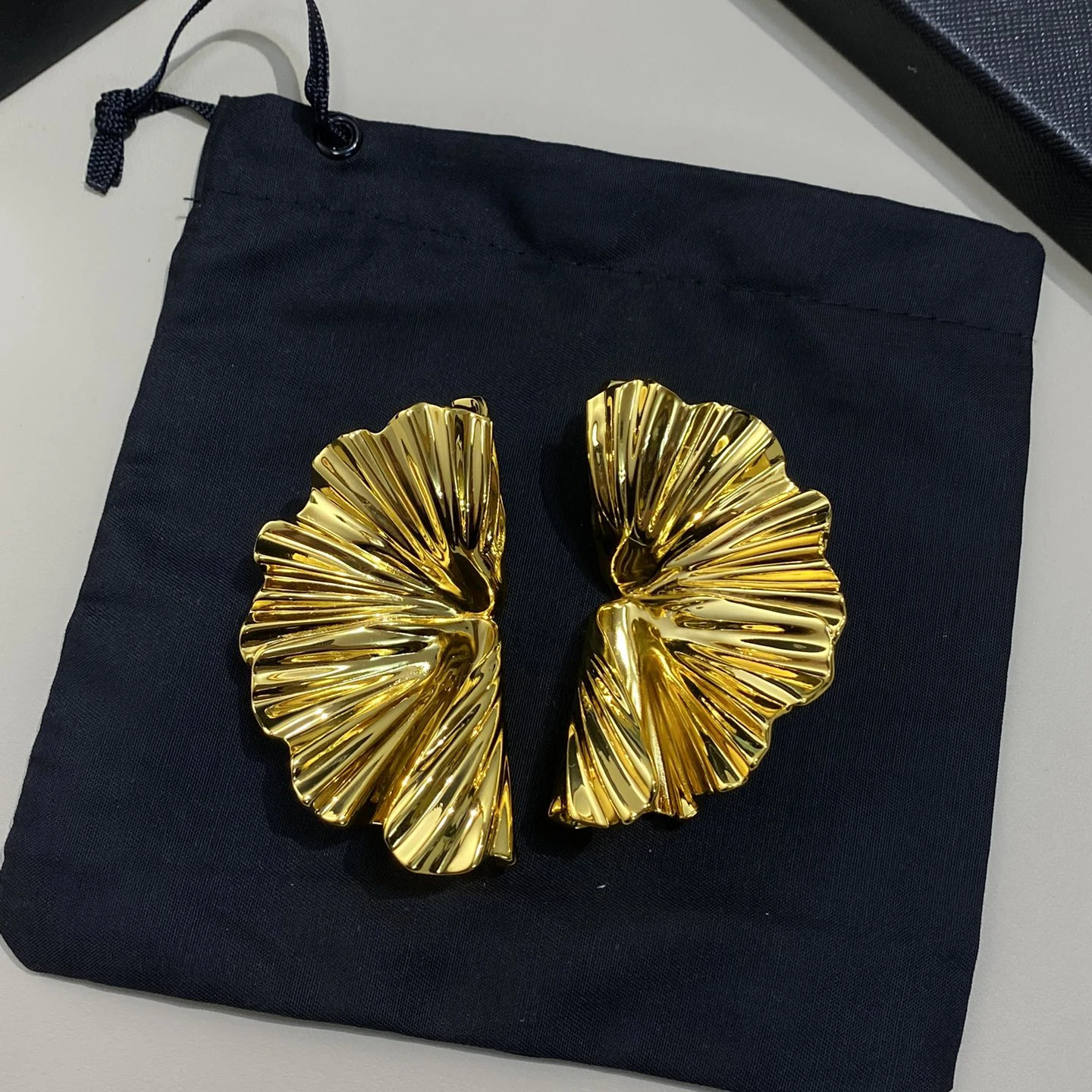 

Gazing JewelrEurope American Famous Designer Brass Plated Gold Top Quality Fashion Exaggerated Big Earrings Women Luxury Jewelry