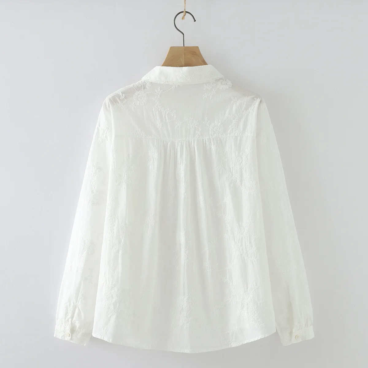 เสื้อเชิ้ตแขนยาวผ้าฝ้ายฤดูใบไม้ร่วงใหม่ปี 2025 สำหรับผู้หญิง ปกคอเสื้อพับได้ ปักลายสไตล์โมริเกิร์ล น่ารักหวานๆ โบว์ 3 มิติ ทรงหลวม รุ่น T59126CC