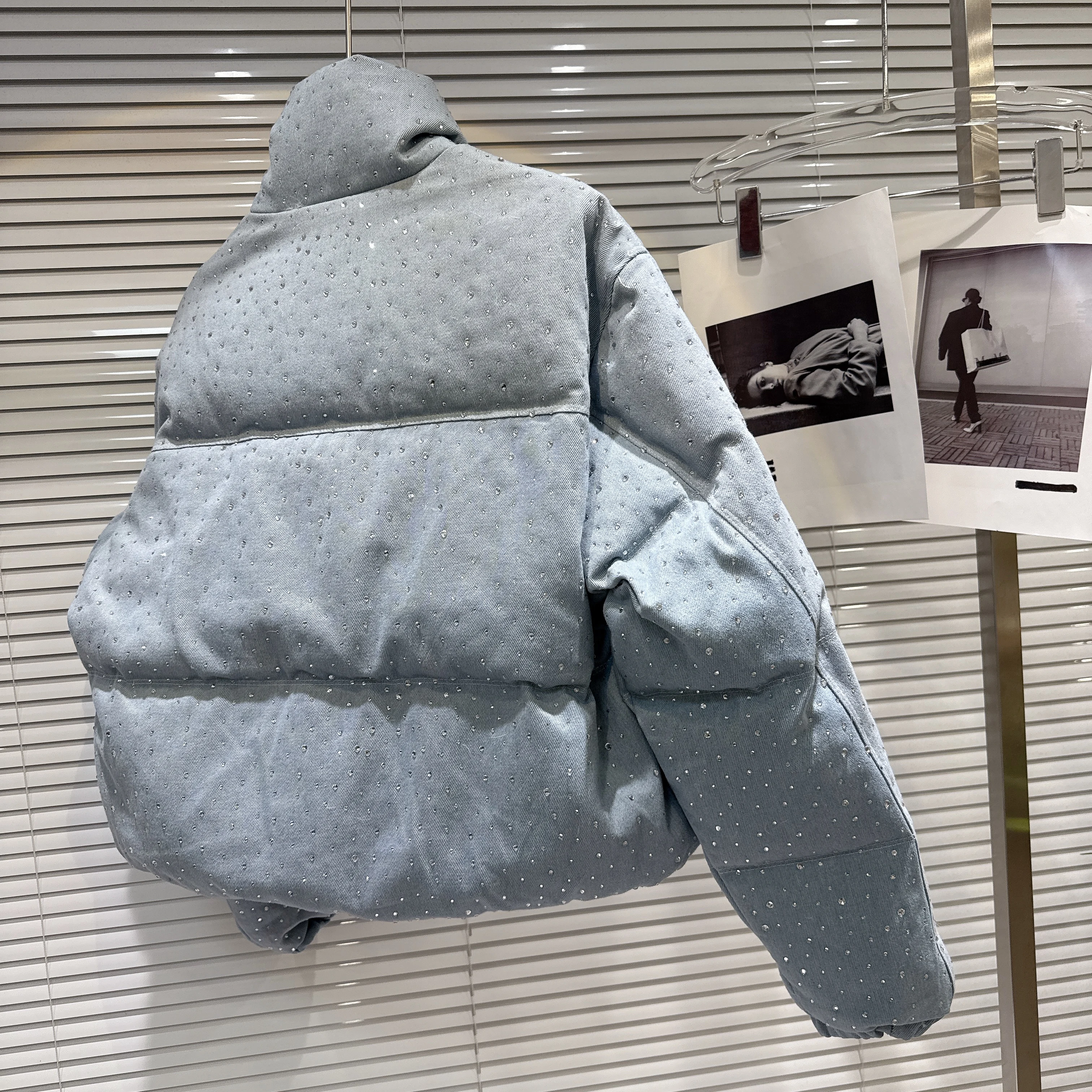 フルダイヤモンド装飾 レディース 中綿ジャケット 2025年新作 冬 スタンドカラー ジップ ショートパーカー オールマッチ 長袖 女性用 綿入れコート