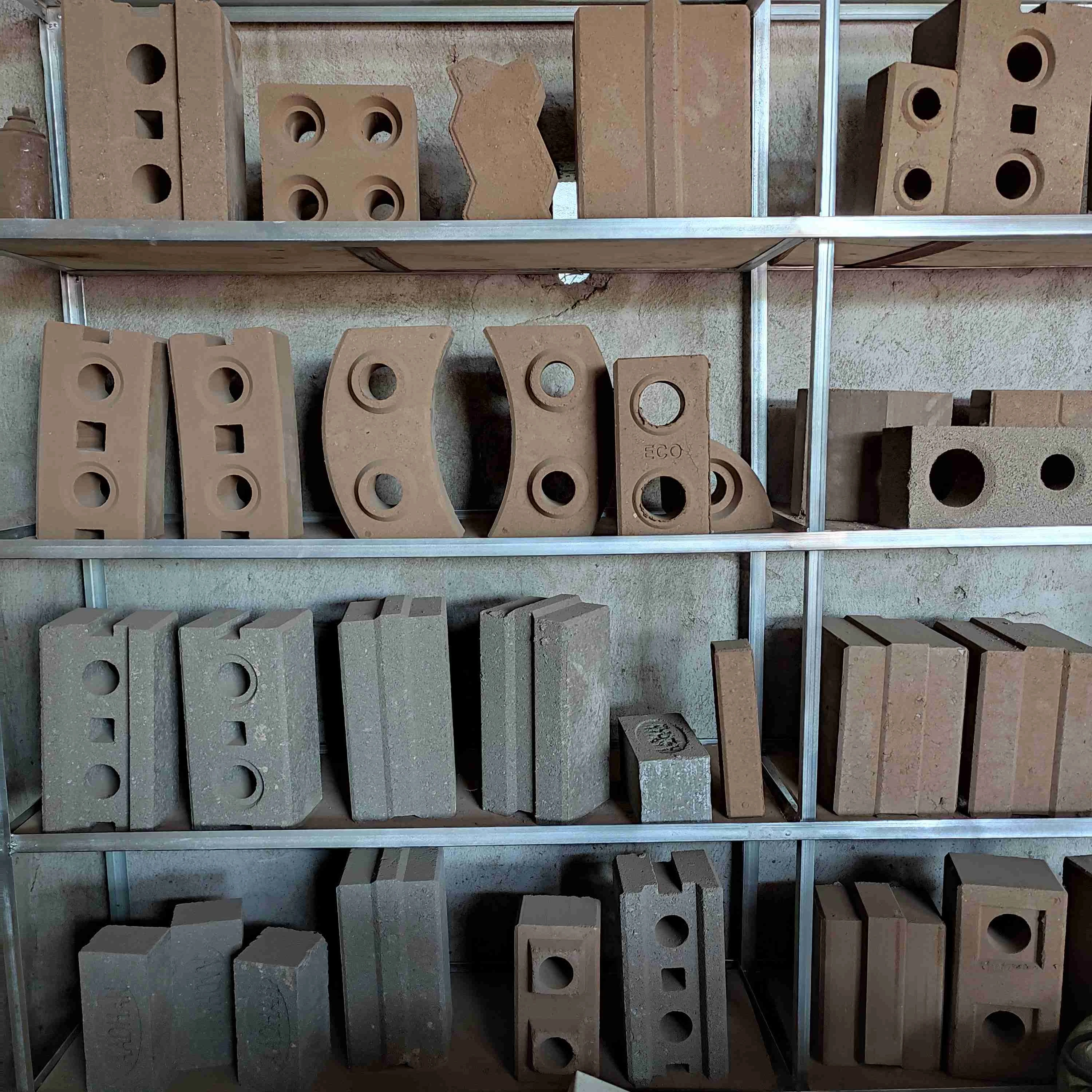 Cost‑efficient Concrete Brick Shaping Device Brick Making Machine for New Startup Building‑material Processing Workshop