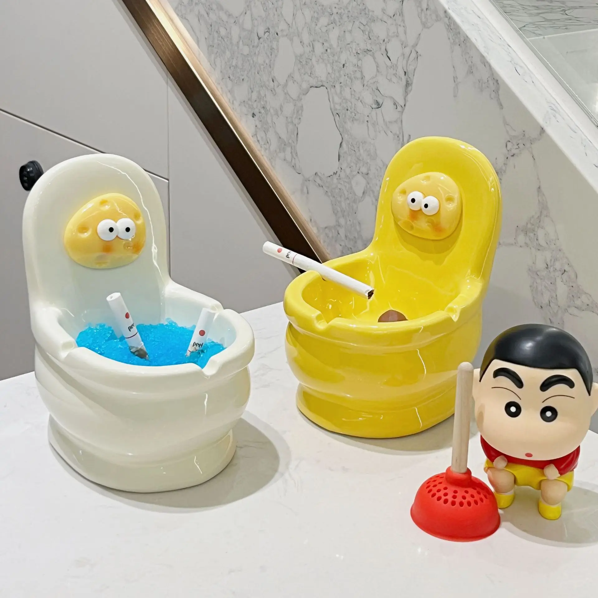 

Funny Ceramic Ashtray with Cover Anti-fly Ash Home Living Room Desktop Personalized Ashtray Send Boyfriend Desktop Ornament Gift