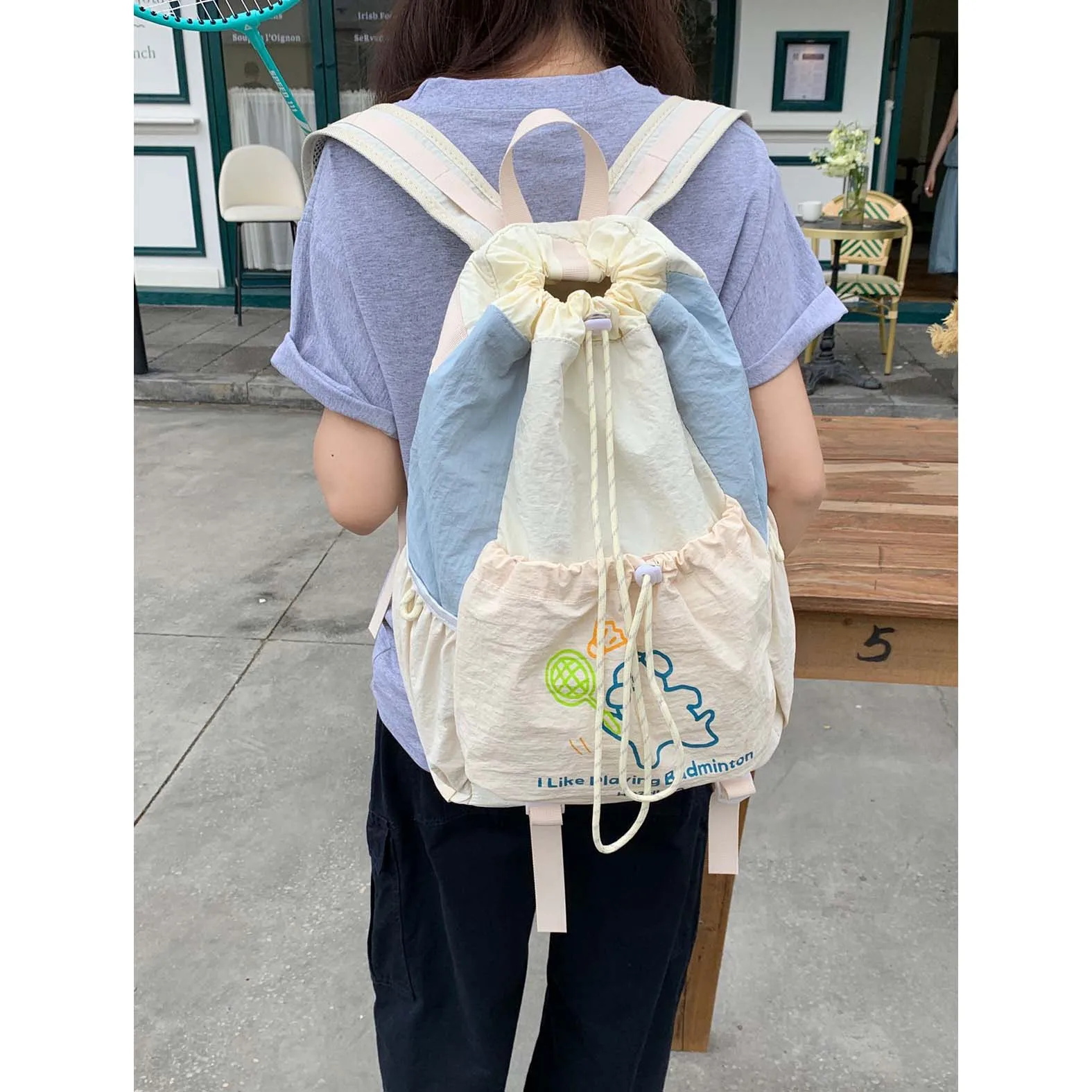 

Outdoor hiking, drawstring drawstring drawstring, color blocking, casual outing, lightweight backpack, high aesthetics badminton
