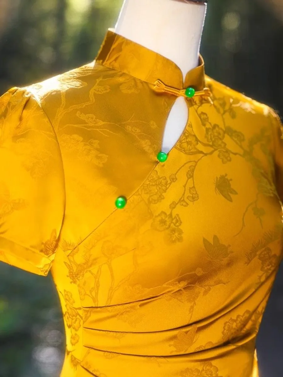 فساتين تشيباو الصينية الجديدة لربيع وصيف 2025، فساتين صينية شرقية مع مقاس نحيف أنيق، فستان طويل مذهل للنساء