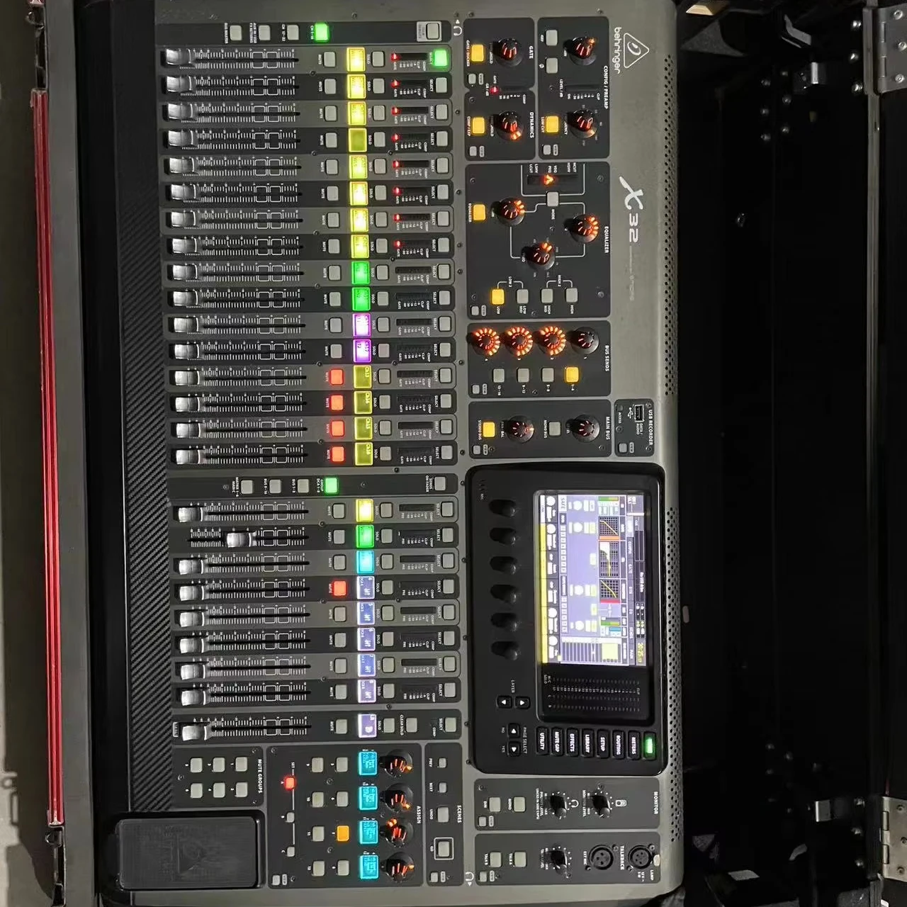 

Bailingda X32 Premium Professional 32-Channel Digital Audio Console Mixer Touch Screen Metal Built-In Recorder Surround