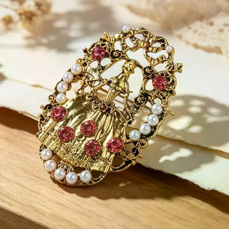 Vintage Flowers Lady Brooches For Women Wear Beautiful Dress Holding Fun Figure Pearl Round Brooch Pins Gifts