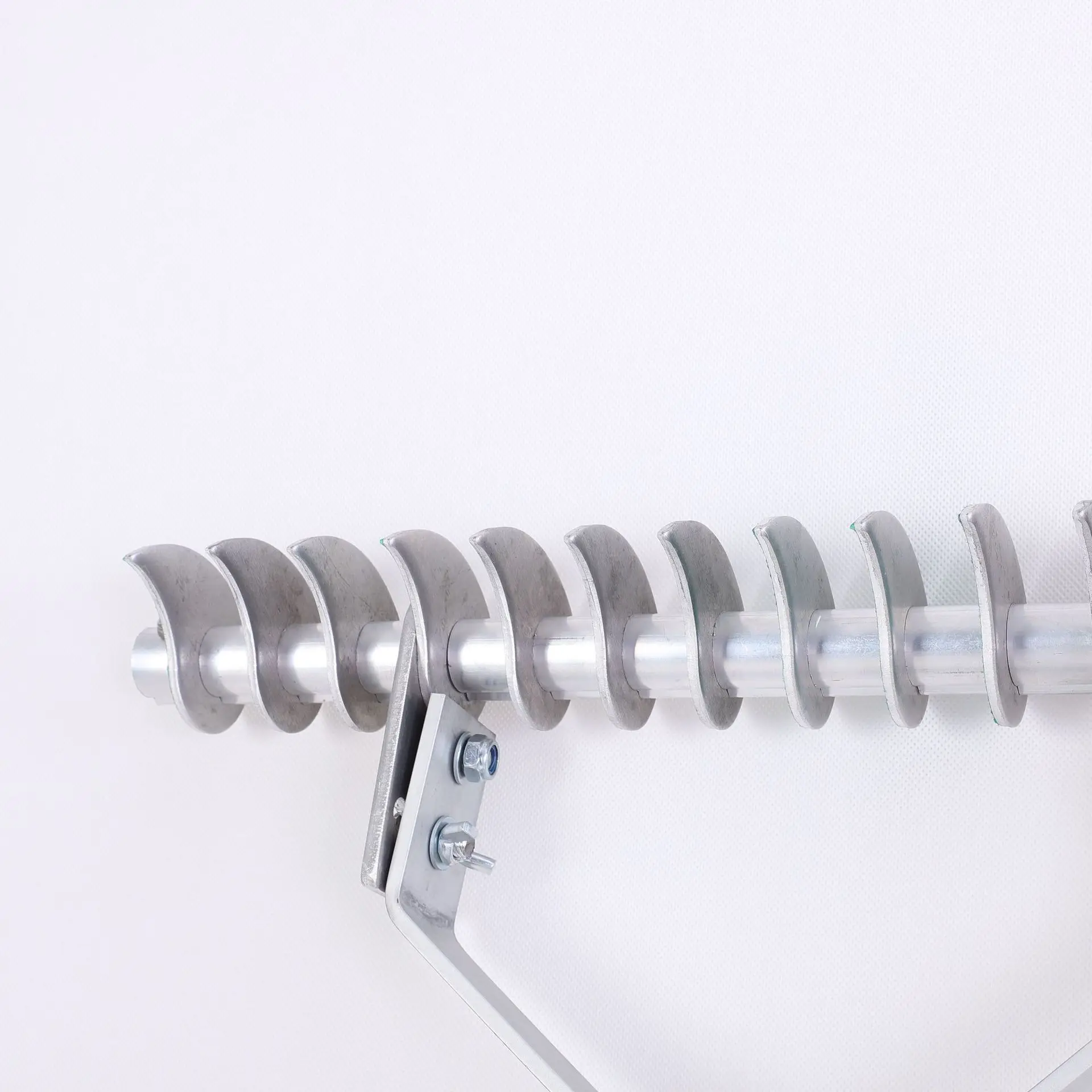 

Multi-Tine Rake Agricultural Tool for Turning Soil and Loosening Soil Weed Rake Thatch Removal Rake