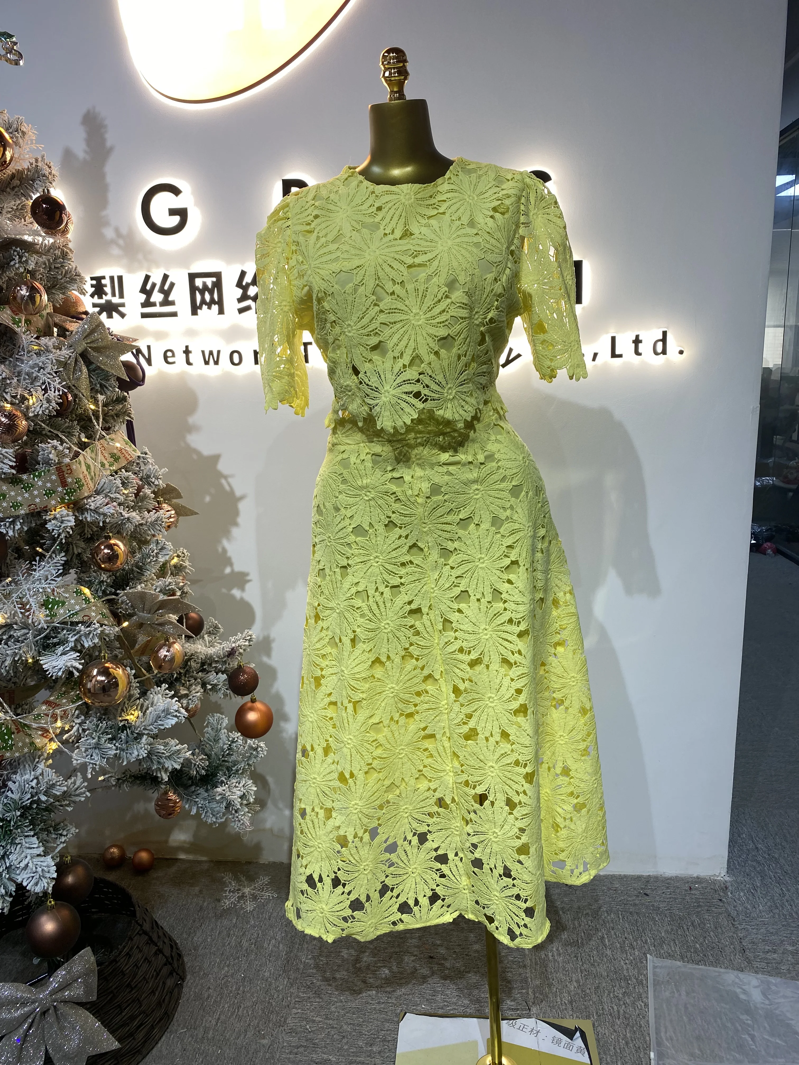 

Taiwan Fashion 2-piece Set Women's Summer Flower Embroidery Hollow Top + High Waist Skirt Solid Casual Set-GZMM051