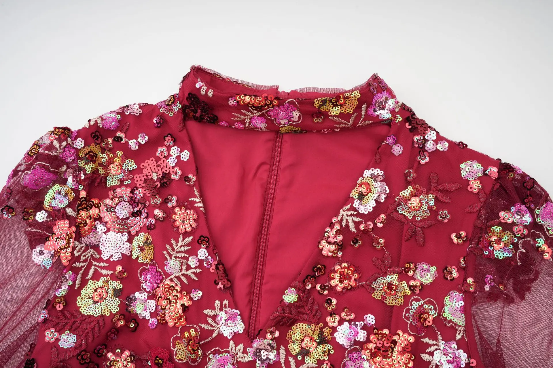 سيدة أنثى نمط العرقية مع جولة الرقبة، زهرة رائعة عالية الخصر تنورة طويلة، فستان مأدبة الحفلات السنوية، الملابس النسائية