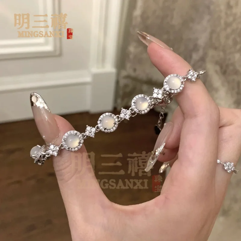 

Natural Agate New Style Chalcedony Bracelet Women, Exquisite Hand Jewelry with a Cool and Elegant Feel,