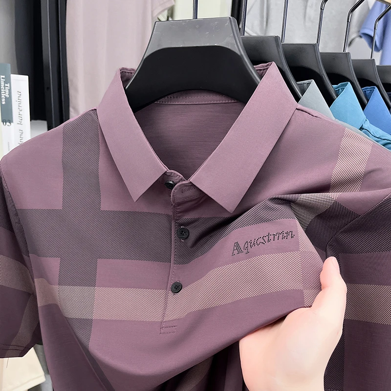 Herrenmode Geometrisch bedrucktes Polohemd aus weichem, atmungsaktivem Stoff mit Brustlogo, Kurzarm, für Business. – Detail 4