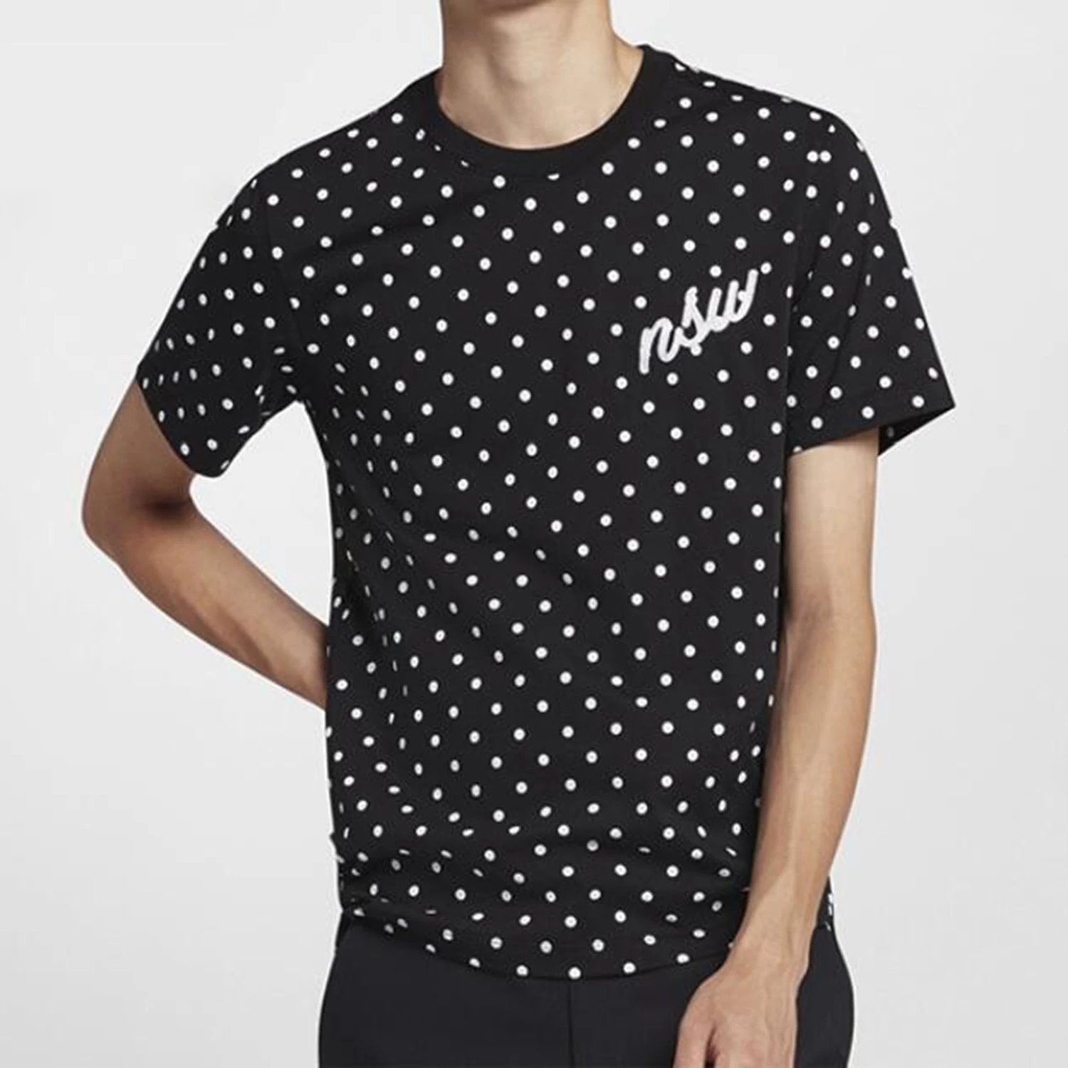 

Оригинальная мужская повседневная футболка Nike New Season New с коротким рукавом и узором в горошек AJ3709-010