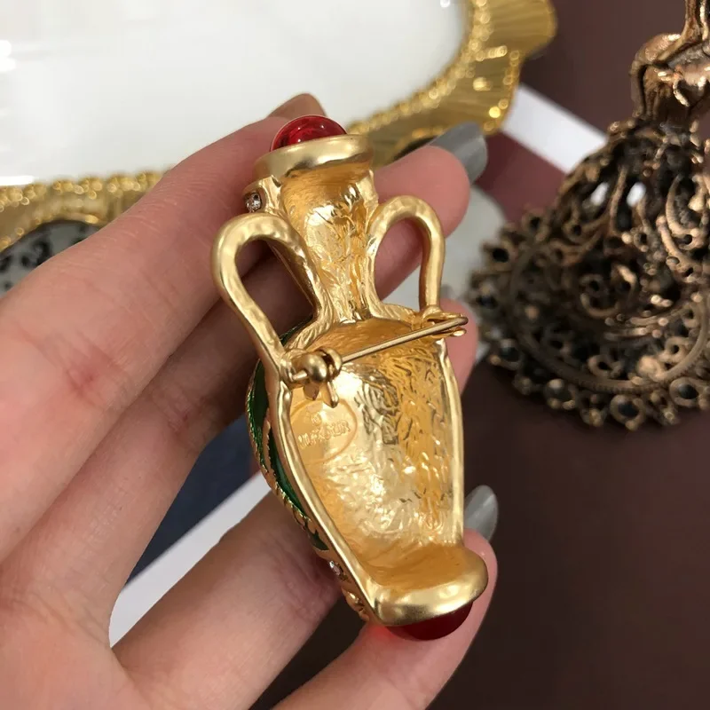 Enamel Color Retro Perfume Bottle Brooch Luxury Personality Alloy Small Pot Badge Corsage Men And Women Clothing Accessories