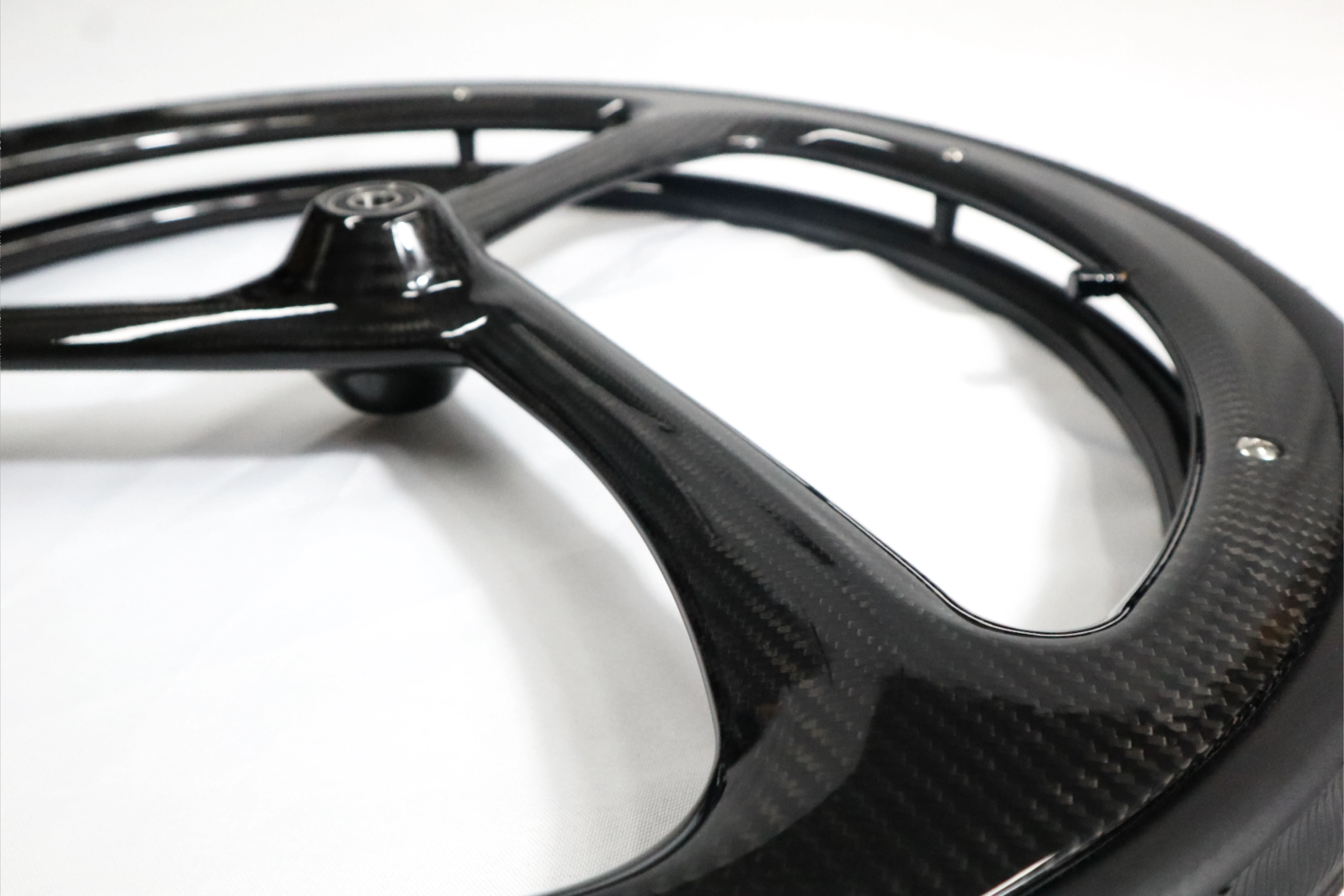 MUNIU Peças no atacado Pneu de roda traseira manual de fibra de carbono com raios de 24 polegadas para substituição