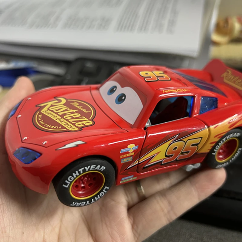 Modèle réduit de voiture Rains Mcqueen en métal moulé sous pression avec lumières, Disney Toy Story 3, roue arrière nervurée, crachez votre langue, jouets à inertie