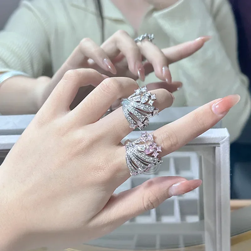 

MDL Moissanit. Style Little Red Book High Definition Exaggerated Luxury 18K Plated Geometric Irregular Pink Zirconia Flower Ring