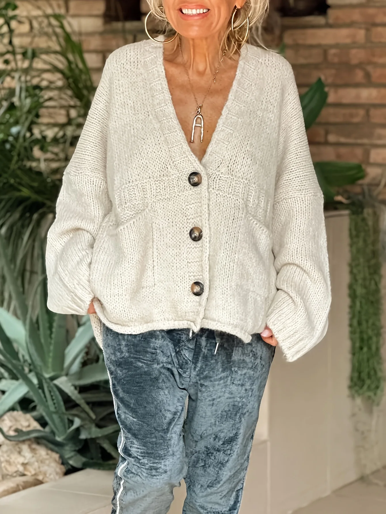 Women's Cardigan V-neck Sweater Jacket 2025 Autumn and Winter New Loose and Thin Knitted Outer Long-sleeved Top
