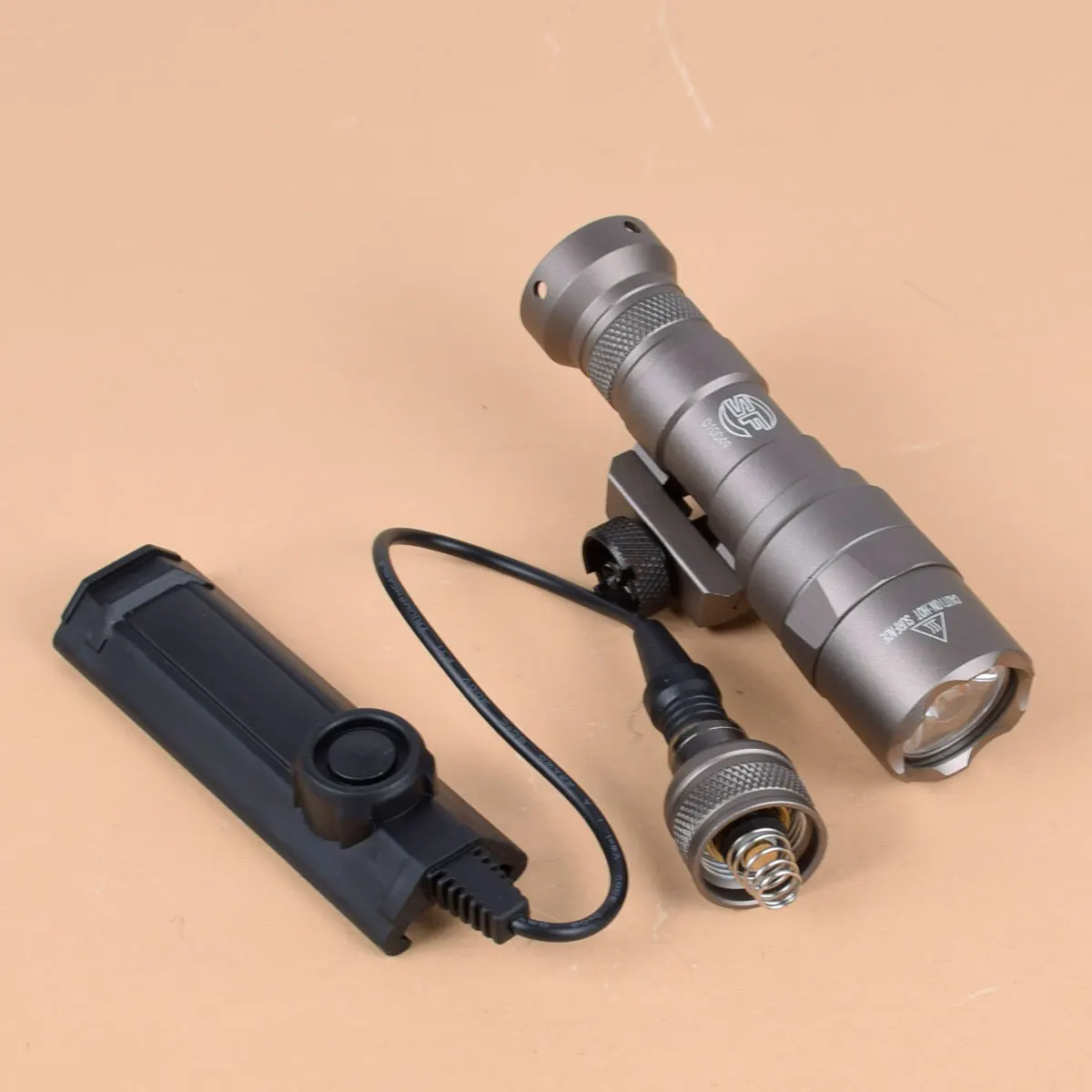 Tactical SF M300 M600 Upgrade Weapin Gun Light With Dual Function Tail Switch For Airsoft Rifle Hunting Flashlight 400 Lumen