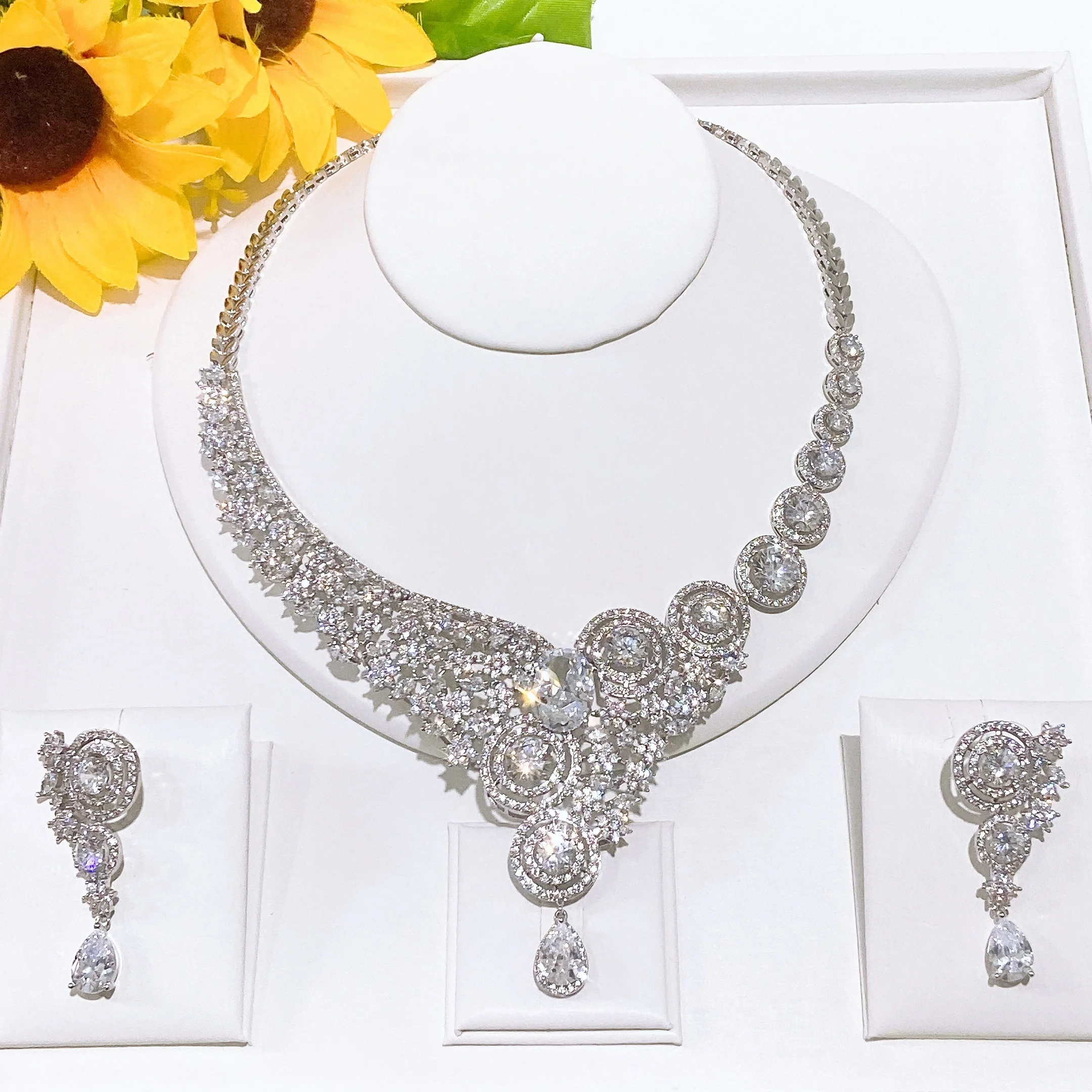 

The Latest Stunning Flower Shape American Zirconia Jewelry Set Statement Round Big Zircons Necklace Earring 2PCS Jewellery Set