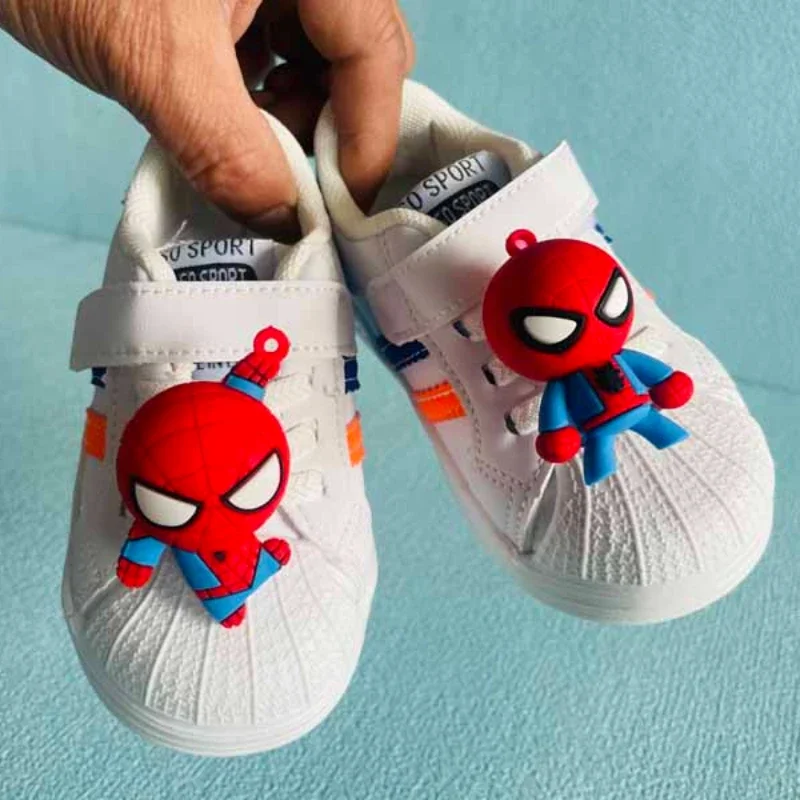 Disney scarpe per bambini ragazzi e ragazze Cartoon Spiderman scarpe Casual Toddler Cute Mickey scarpe antiscivolo scarpe da ginnastica per bambini