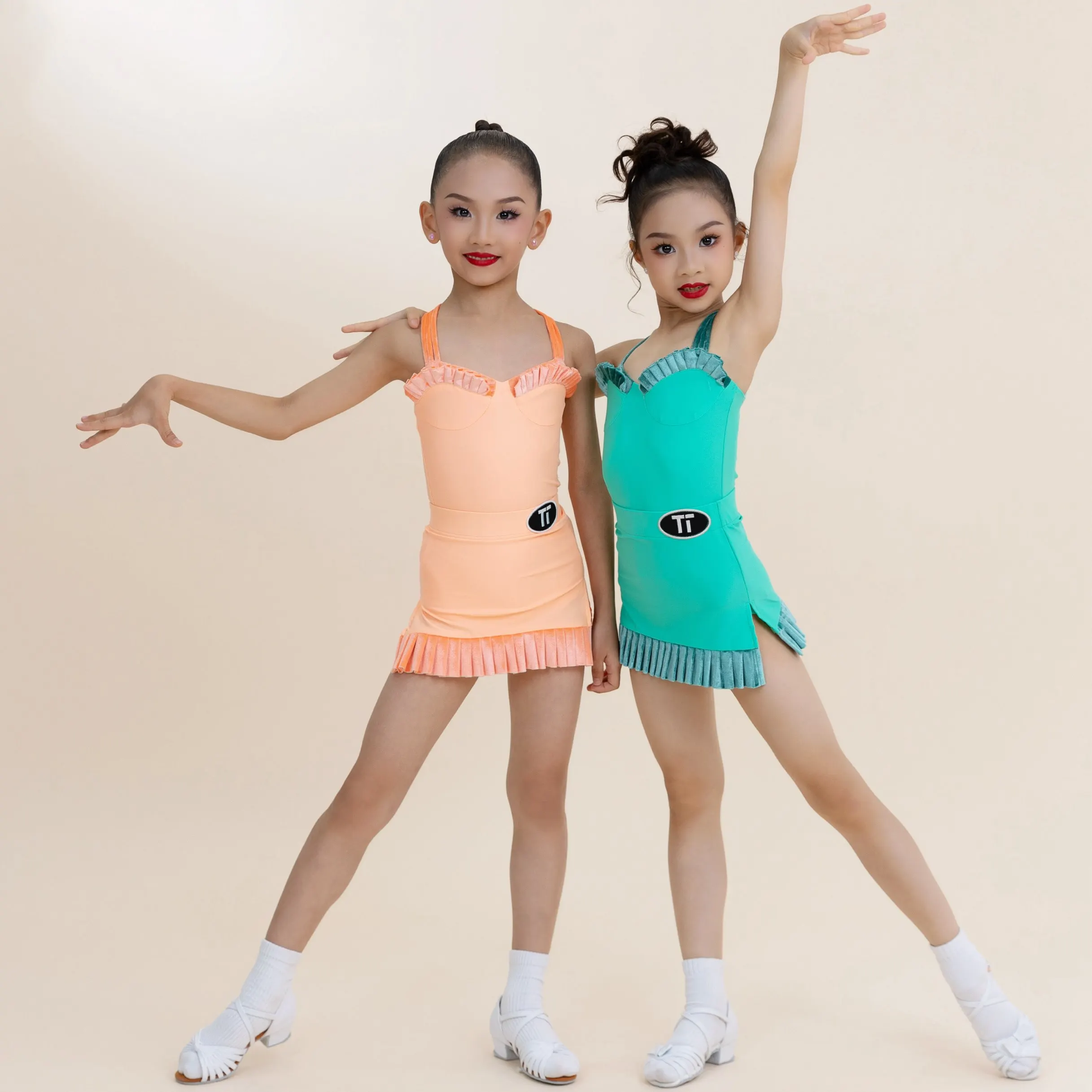 

Kids Latin Dance Dress Girls Practice Clothes Suspender Ruffled Tops Short Skirt Suit Cha Cha Dance Performance Wear DNV21859