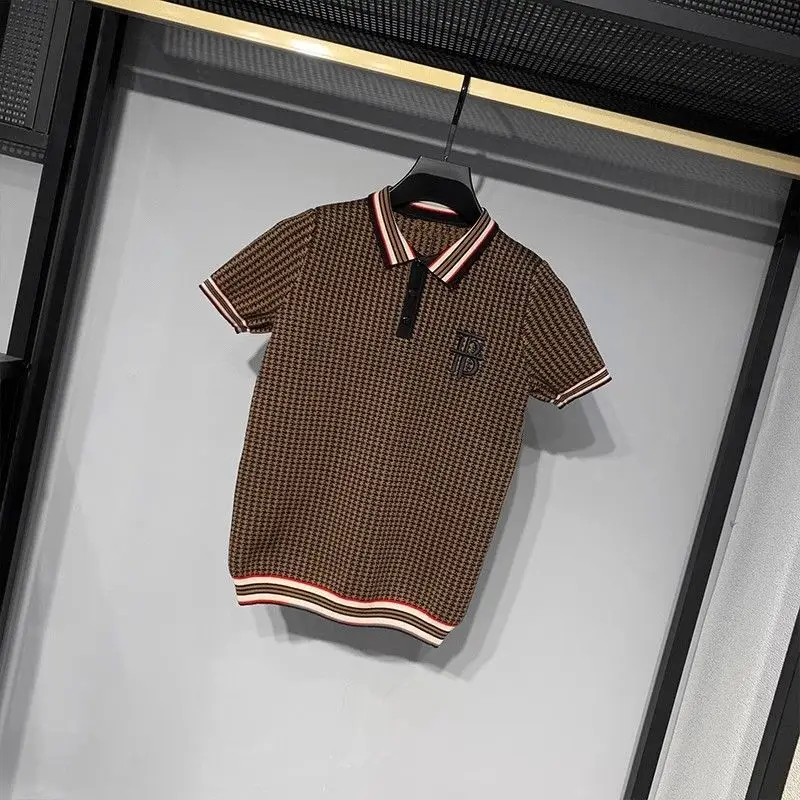 

Мужская трикотажная рубашка-поло осень-зима 2026 - короткий рукав, отложной воротник, вышитые надписи