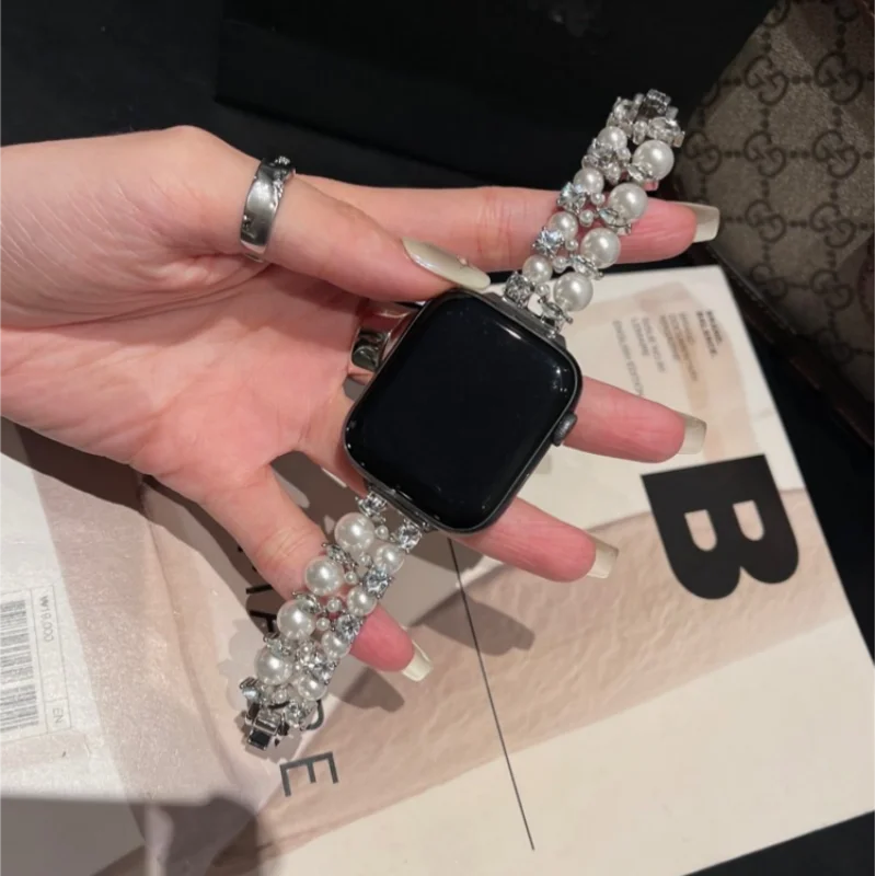 Diamond studded metal bracelet strap suitable for Apple iWatch strap 38mm 40mm 41mm 42mm 44mm 45mm 49mm fashionable strap