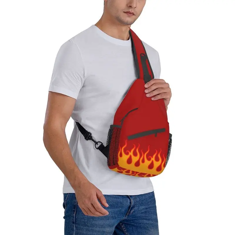 Mochila cruzada con llamas de fuego para hombre, bolso de hombro para el pecho, a la moda, para acampar y ciclismo