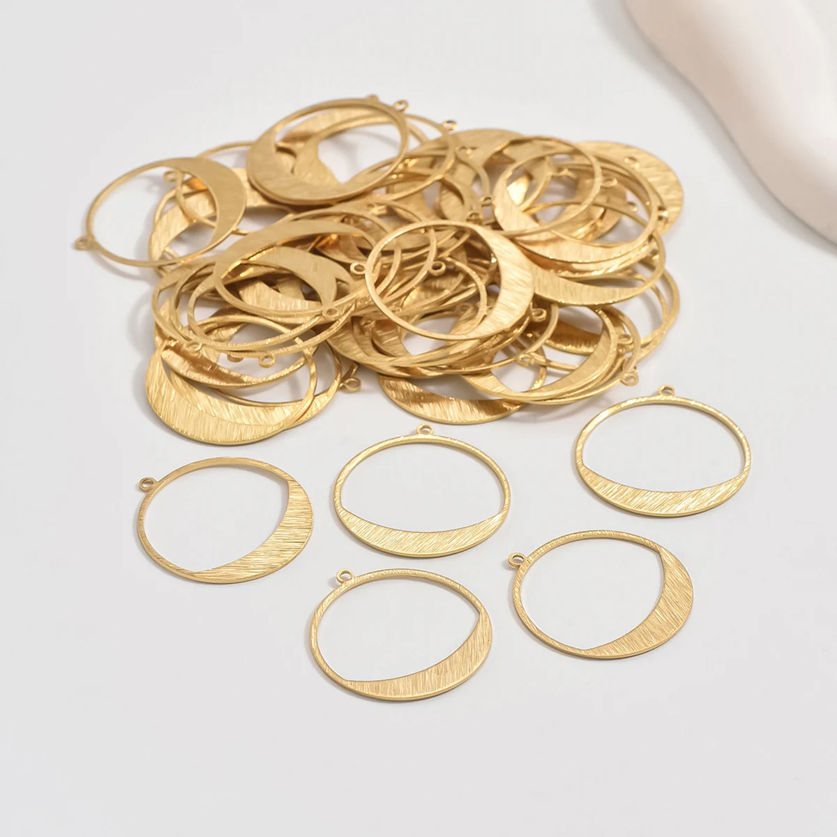 20pcs Brass Single Hanging Wire Drawn Hollow Half Round Earrings Pendant Jewelry Handmade DIY Jewelry Accessory Materials