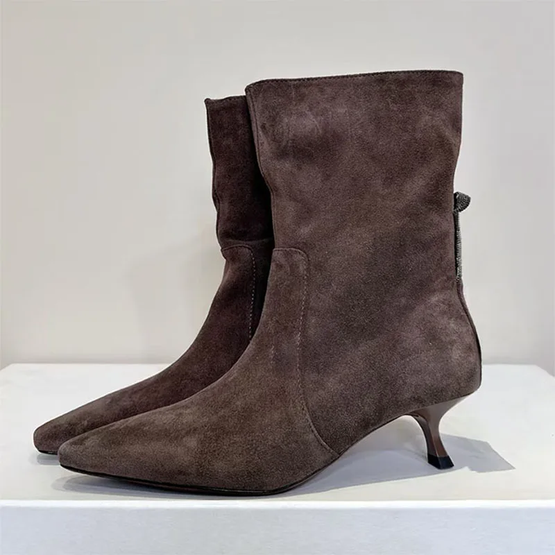 

Качественные короткие женские ботинки на каблуке с острым носком, современная обувь на среднем каблуке, женские замшевые кожаные ботильоны с бусинами, женские ботильоны