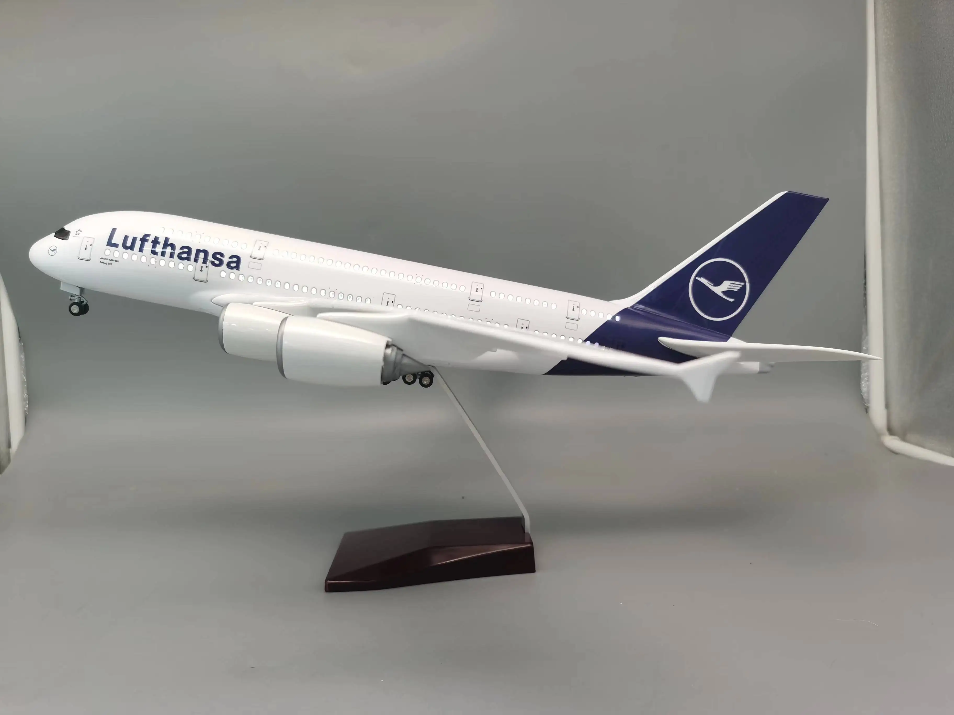 1/160 Scale A380 Lufthansa Airline Model 50.5CM A380 Airplane with Lighting and Wheels Die-cast Plastic Resin Airplane for Colle