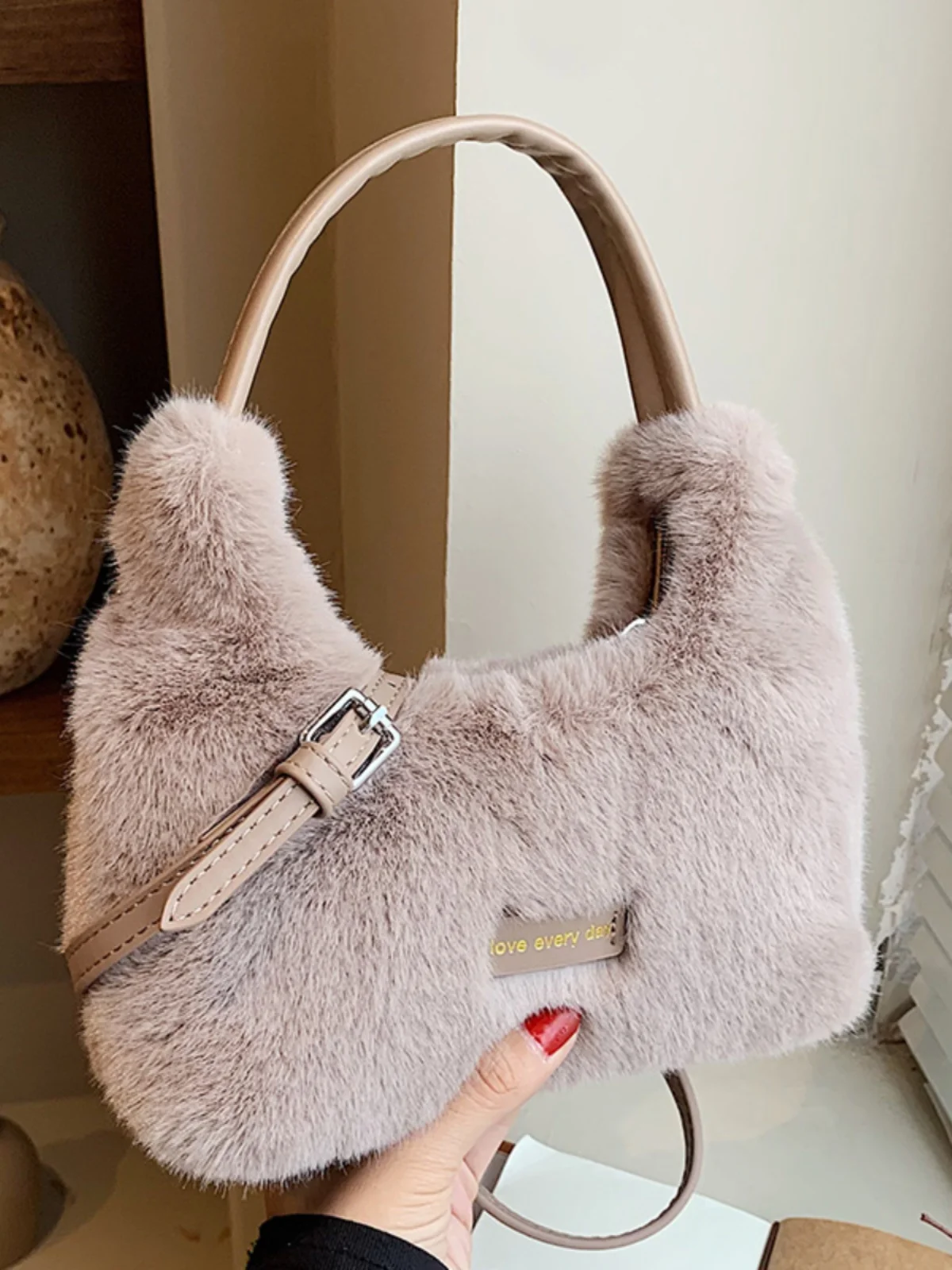 Autumn Winter Plush Handheld Bag For Women South Korea New Fashionable Plush Crossbody Bag Versatile Unique Single Shoulder Bag