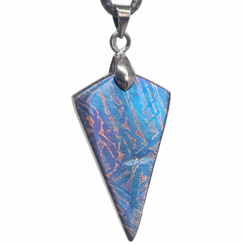 Natural Muonionalusta Iron Meteorite High Temperature Colored Arrowhead Pendant Meteorite Necklace Collectible Ornament LK551