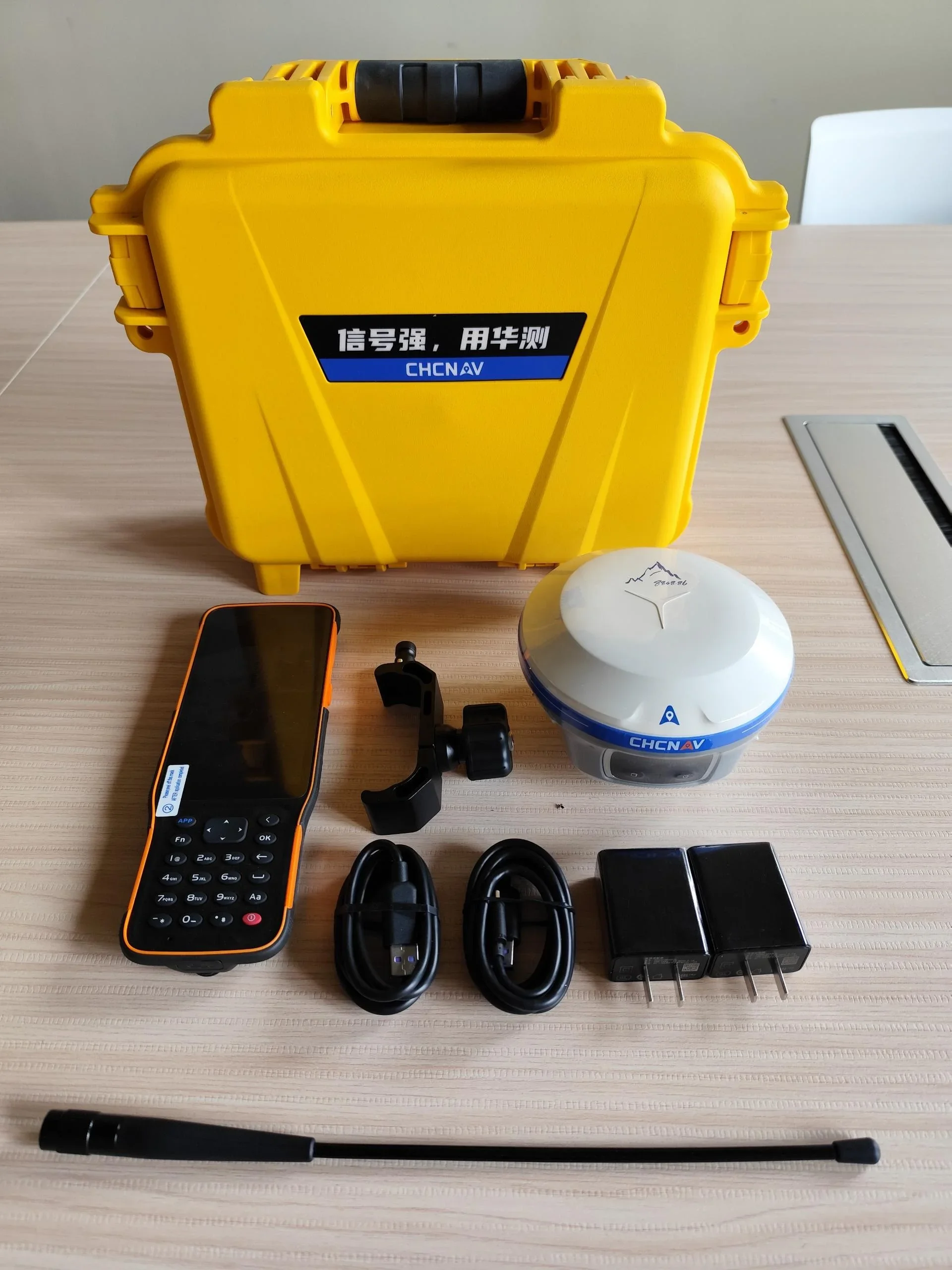 

2025 CHC X11 GNSS Receiver with 1408 channels for land surveying GPS RTK and IMU visual RTK