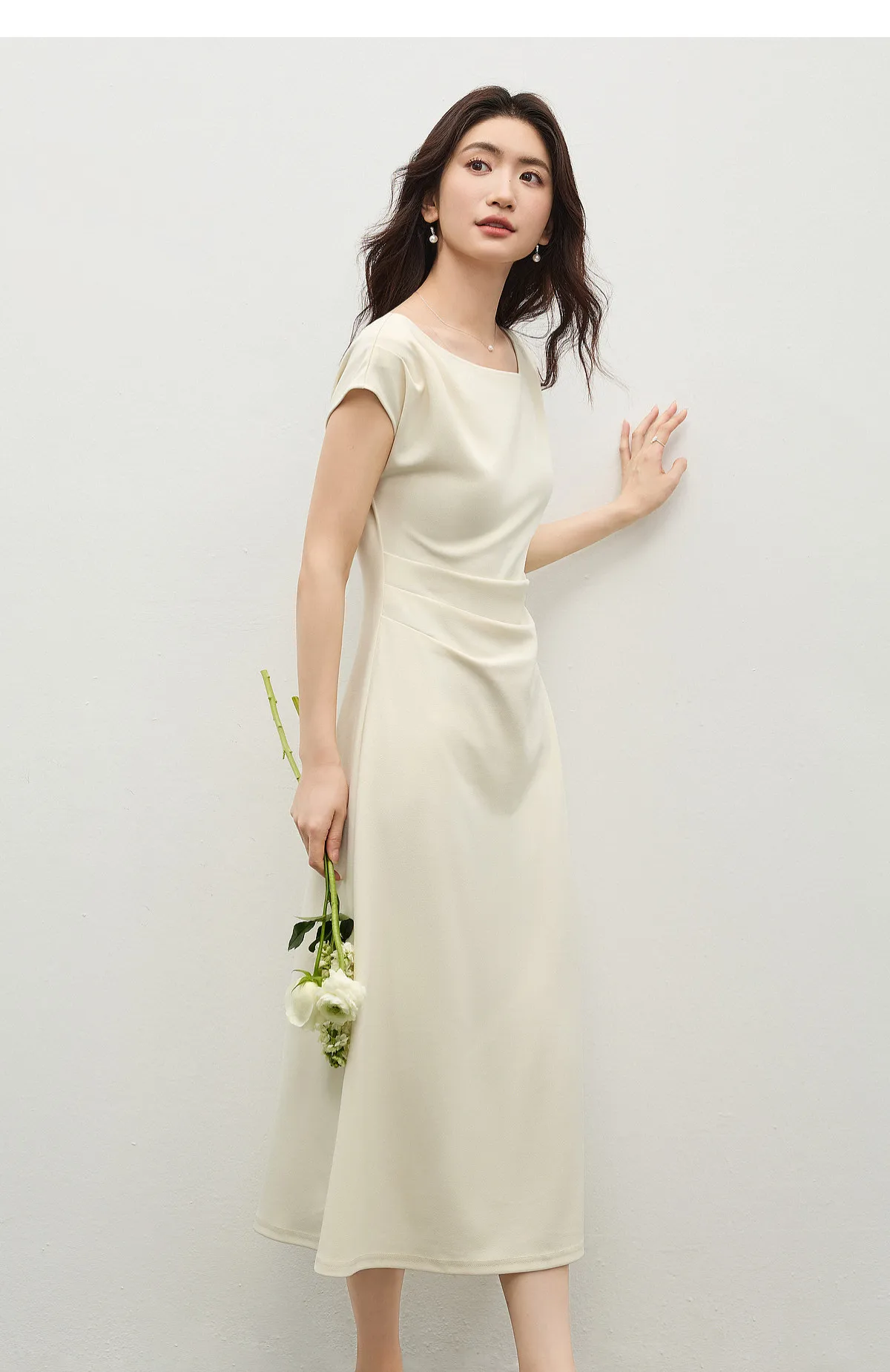 SENTUBILA Schwarzes Minimalistisches A-Linien-Kleid mit Kurzen Ärmeln für Damen 2026 Sommer Elegantes Boot-Ausschnitt Gerafftes Kleid mit Schmaler Taille 162LI5946 – Detail 26
