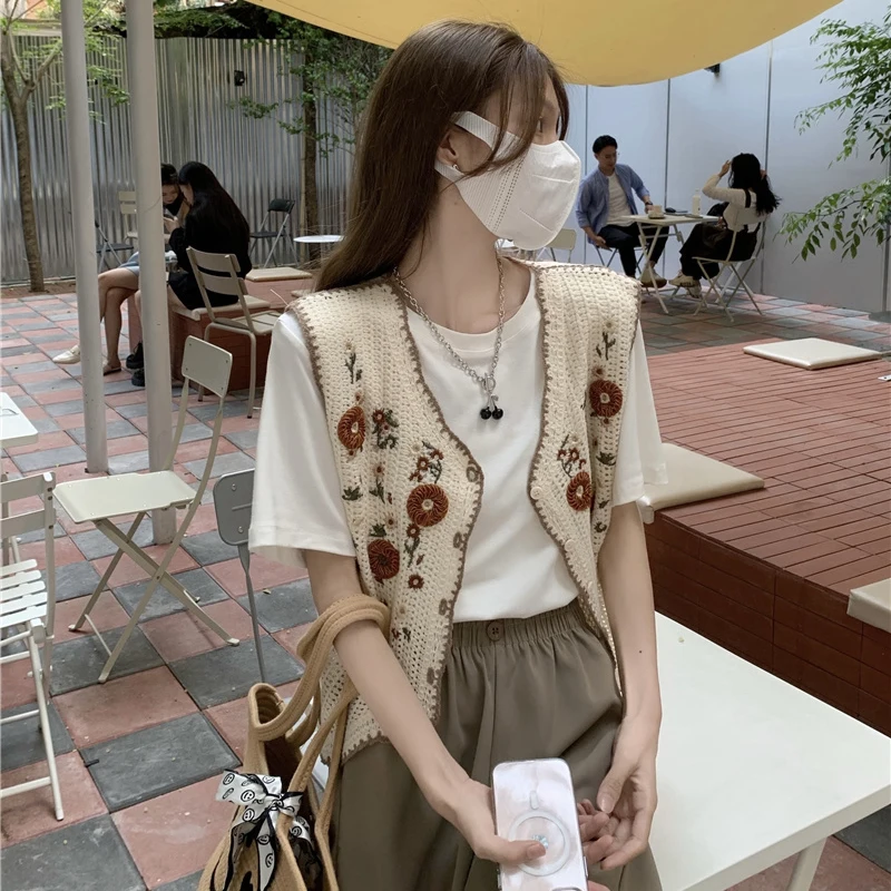 Retro Embroidered V-Neck Short Tank Top Women's Summer New Style Sleeveless Knitted Outerwear with Strap Dress Code Business
