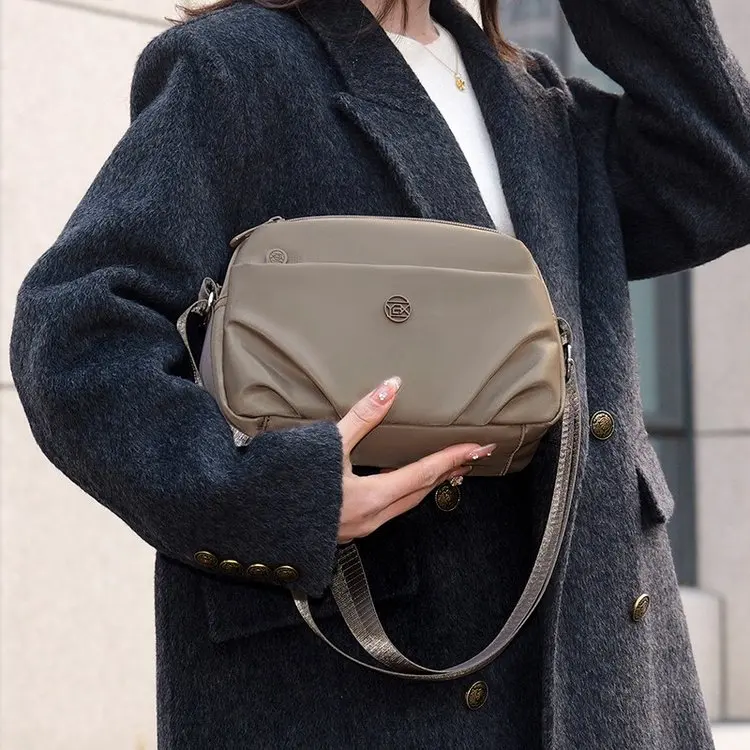 

2026 New Classic Casual Shoulder Bag, Minimalist Design, Unisex Luxury Crossbody Handbag with Lock Buckle