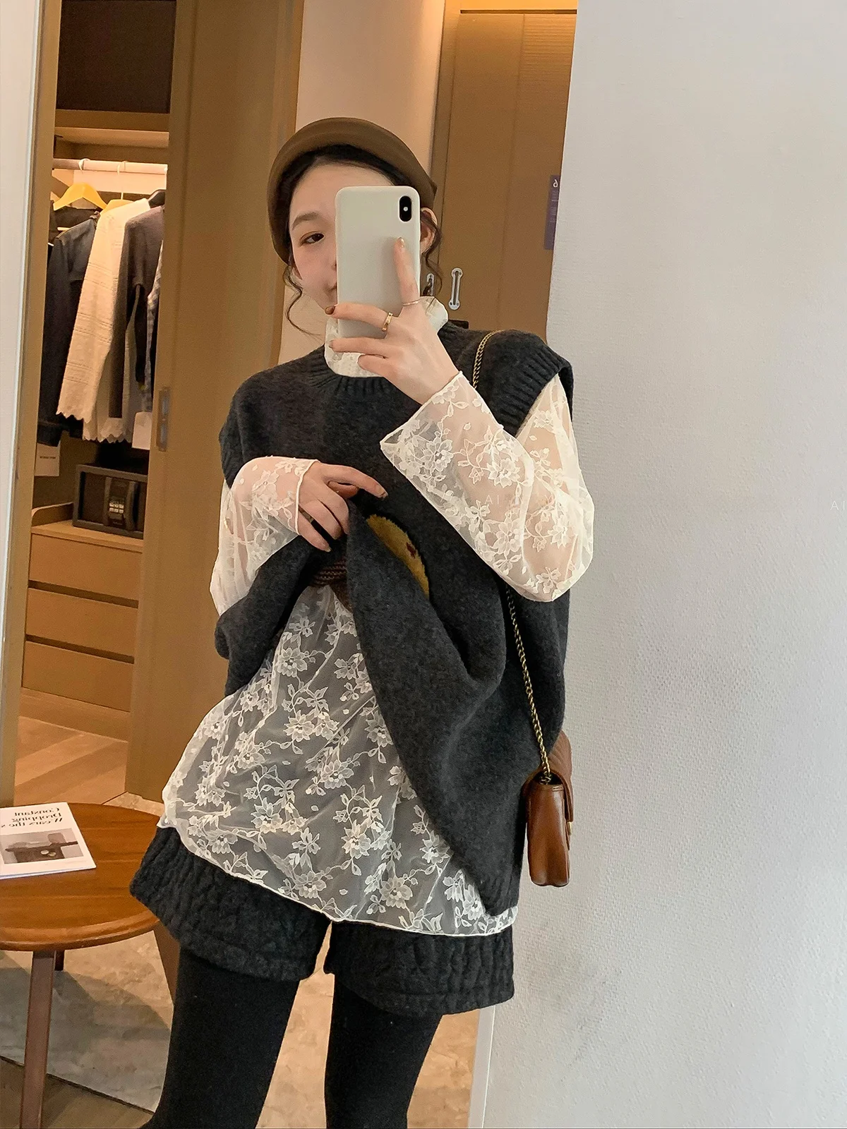 

Женская кружевная блузка Love Devil Fi с длинным рукавом, модная, бежевая, универсальная, зимняя, новая модель, для повседневной носки, с круглым вырезом