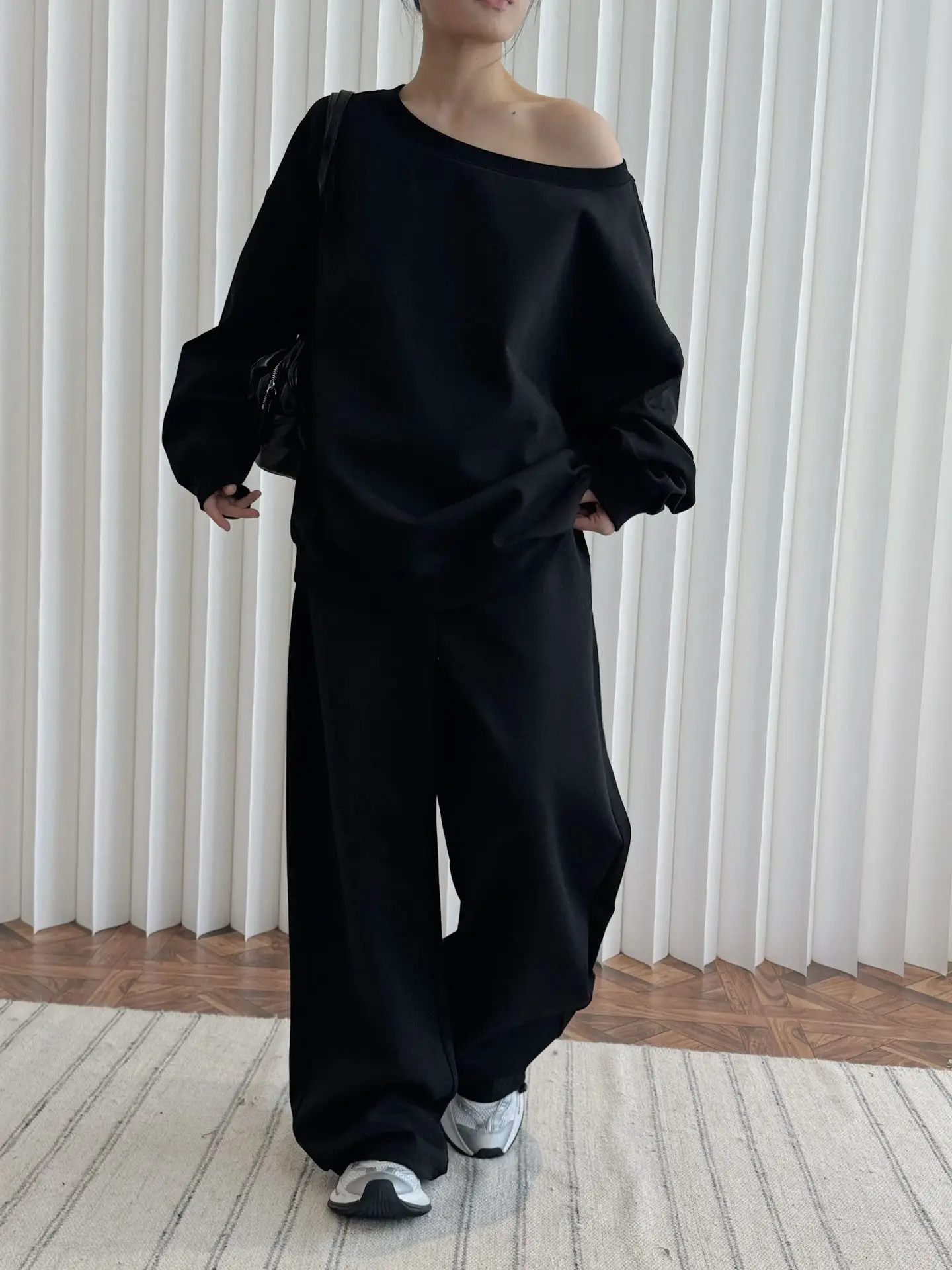 woman cozy elegant soft sweatshirt from set loveMODA without pants