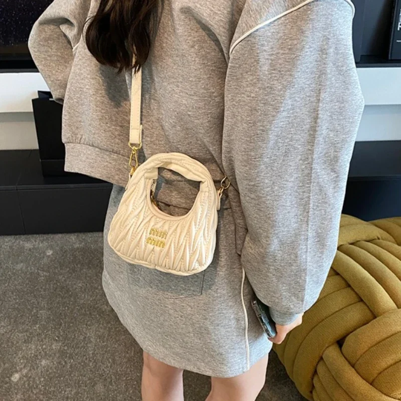 

Elegant Leather Classic Designer Paris Fashion Large Capacity Bag For Women Messenger Crossbody Handbag Trendy