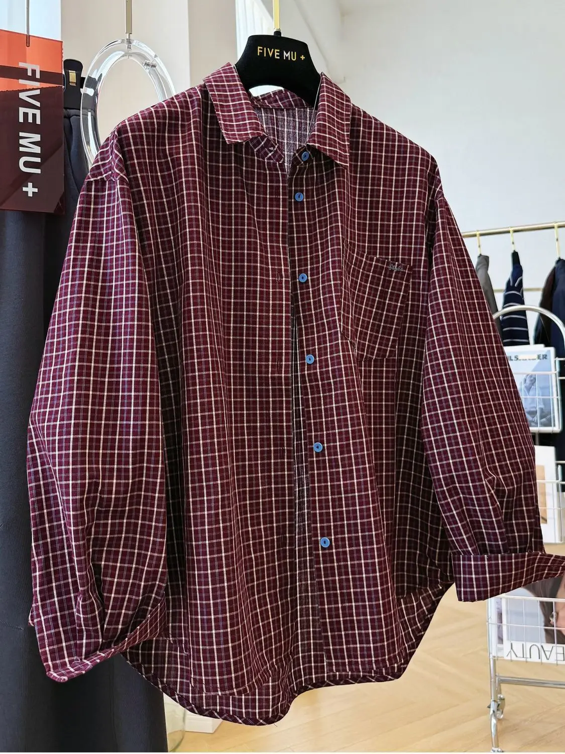 

Весенне-летняя модная новинка: женская рубашка-куртка свободного кроя в клетку