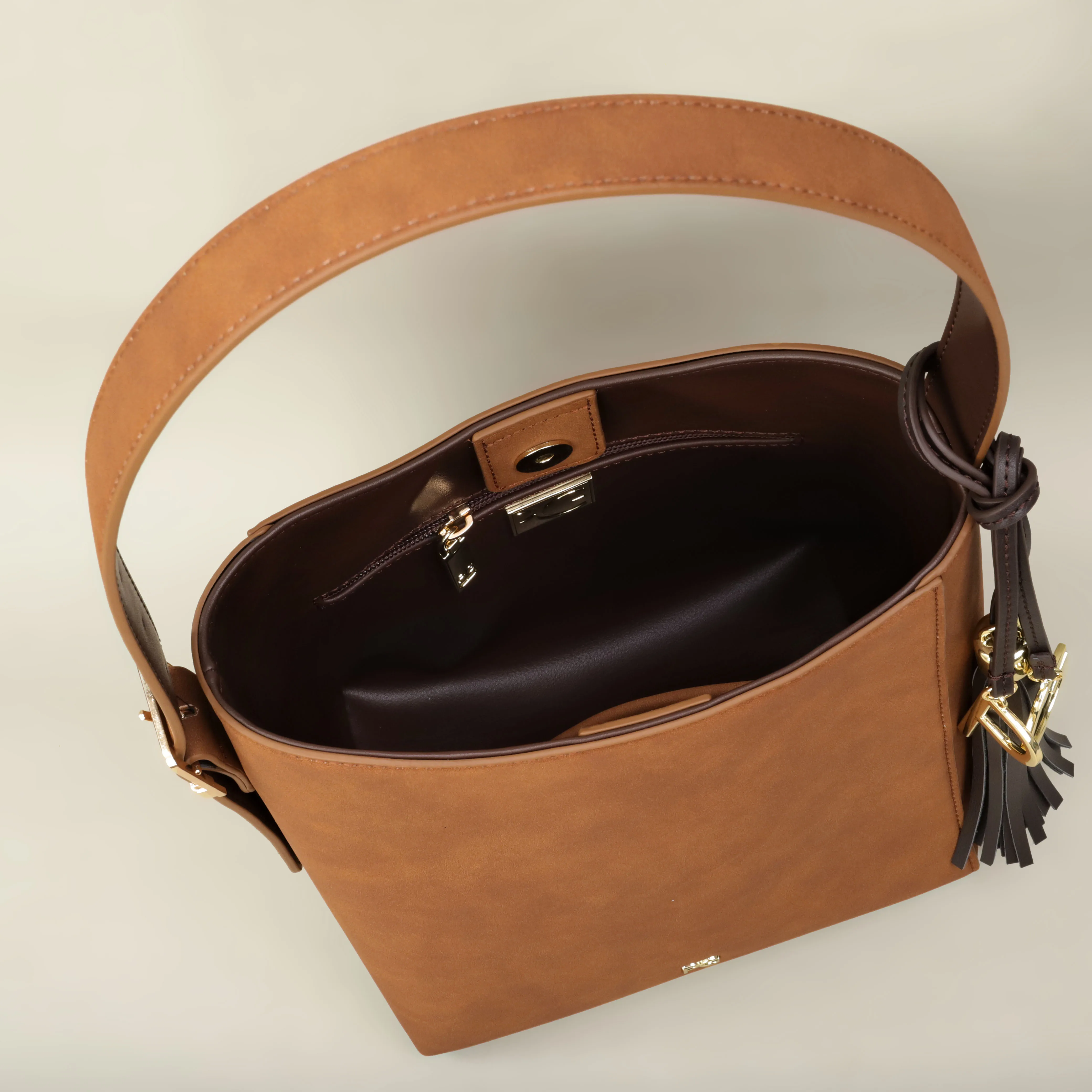 PG Leichte Nischen-Luxus-Schultertasche Neuestes Modedesign Hochwertige Minimalistische Elegante Strandtasche Ausverkauf – Detail 15