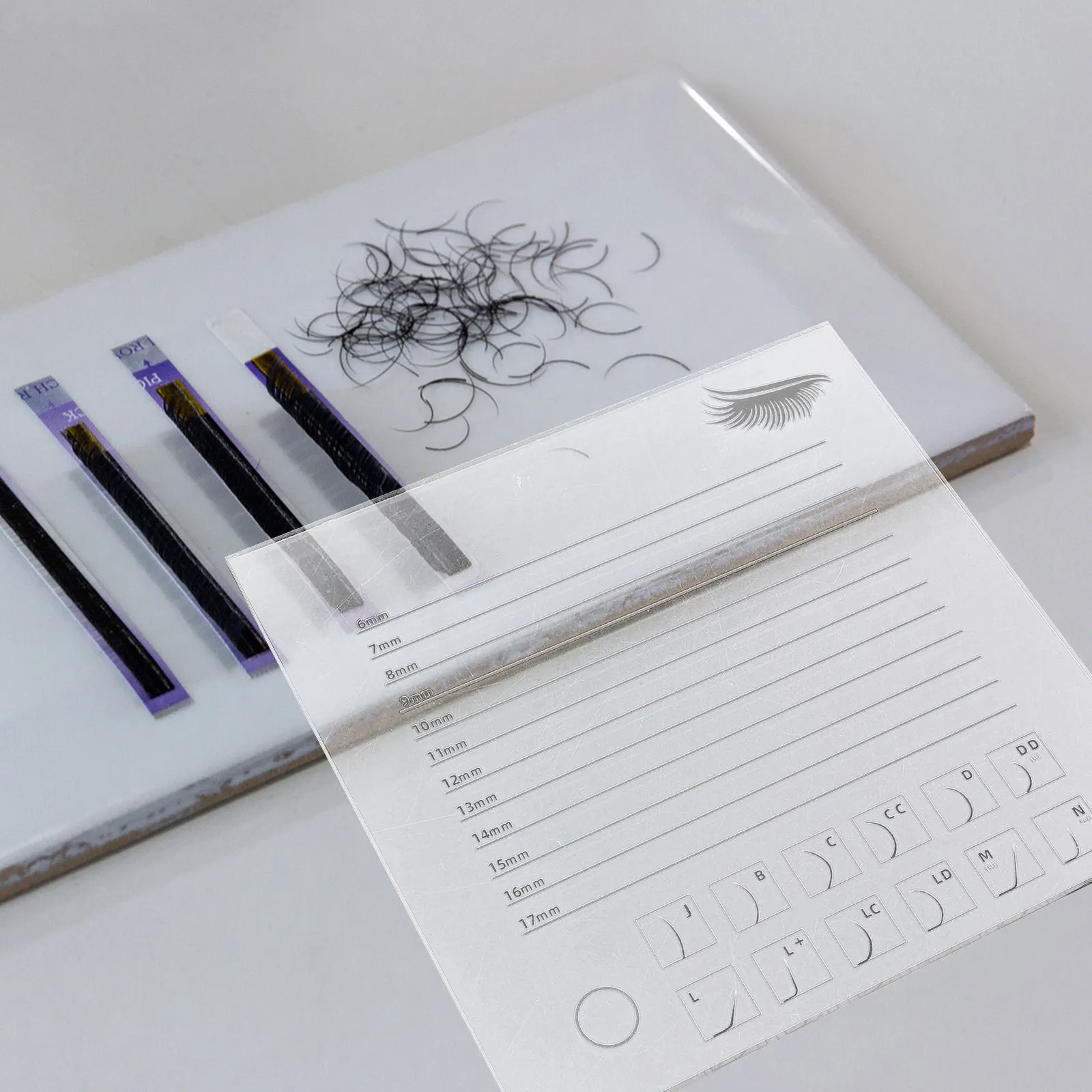 organizador-de-cilios-posticos-em-acrilico-com-bandeja-expositora-e-indicador-de-comprimento-para-extensao-de-cilios-profissional-para-salao-de-beleza