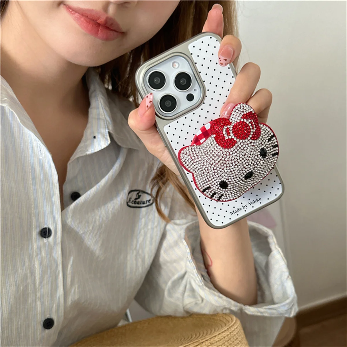 

Fashion White Polka Dot Phone Case For iPhone 16 Pro 15 14 Pro Max Back Cover with Diamond Hellokitty Stand Cute Cases