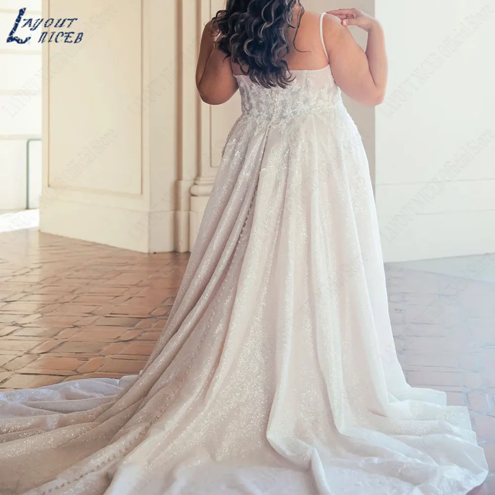 LAYOUT NICEB Spaghetti Straps Square Neck Bride Gowns Appliques Backless Wedding Dresses Sleeveless Side Slit robes de mariée