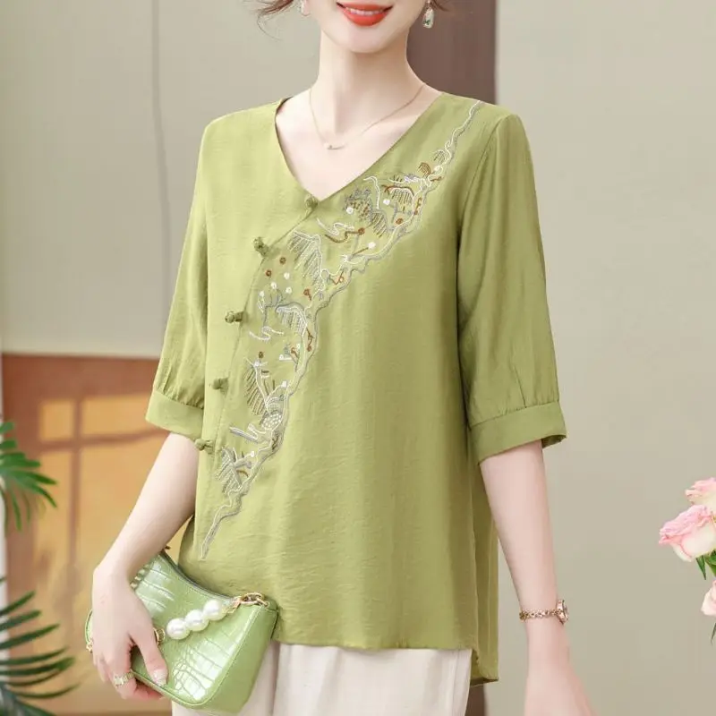 

2024 Summer New Women's Chinese Style V-Neck Embroidery Casual Fashion Elegant Loose Commuter Half Sleeve Ventilate T-shirt Tops