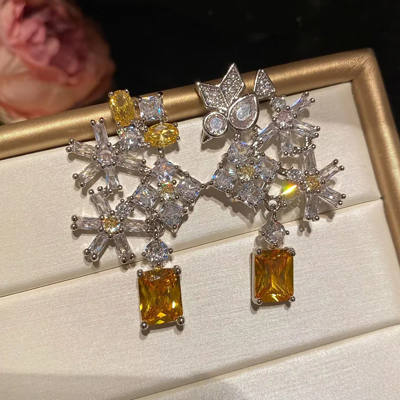 

Women S925 Silver Asymmetric Hollow Flower Diamond-shaped Earrings