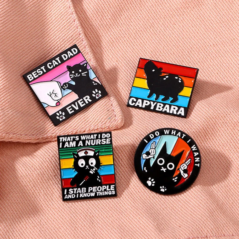 Bonito broche de gato negro de arcoíris, jeringa para médico, enfermera, gato, punzón de pistola de mano, capibara, insignia de Metal de Animal creativo, Pin Punk, regalo de joyería