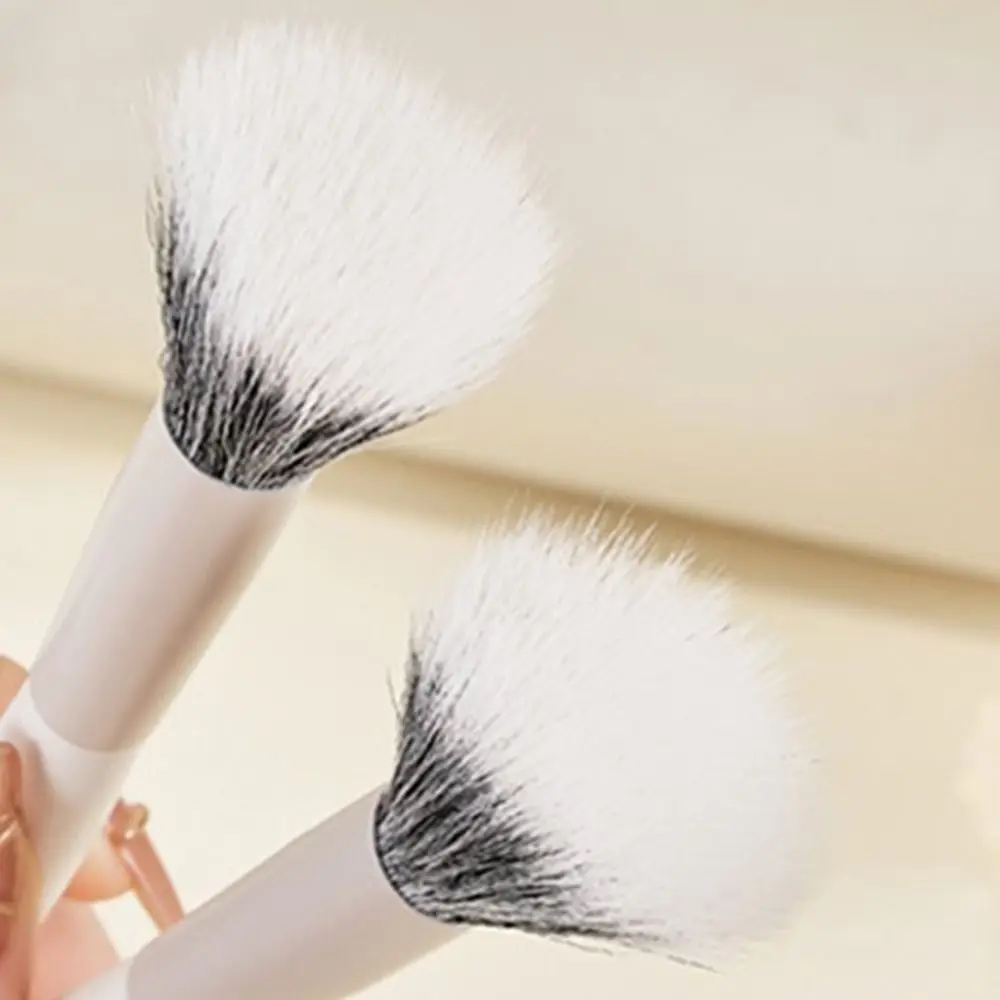 Hot Wooden Handle Blusher Brush Soft Fluffy Delicate Powder Brush Finely Easy to Use Face Makeup Tool Suitable for Beginners