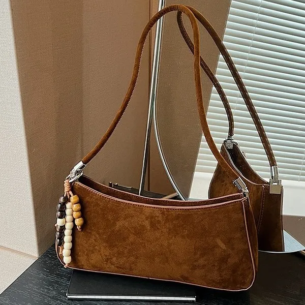 

2025 Trendy Crossbody Bag for Women Vintage Baguette Purse PU Shoulder Purse Satin Tote Retro Fashion Casual Commuter​